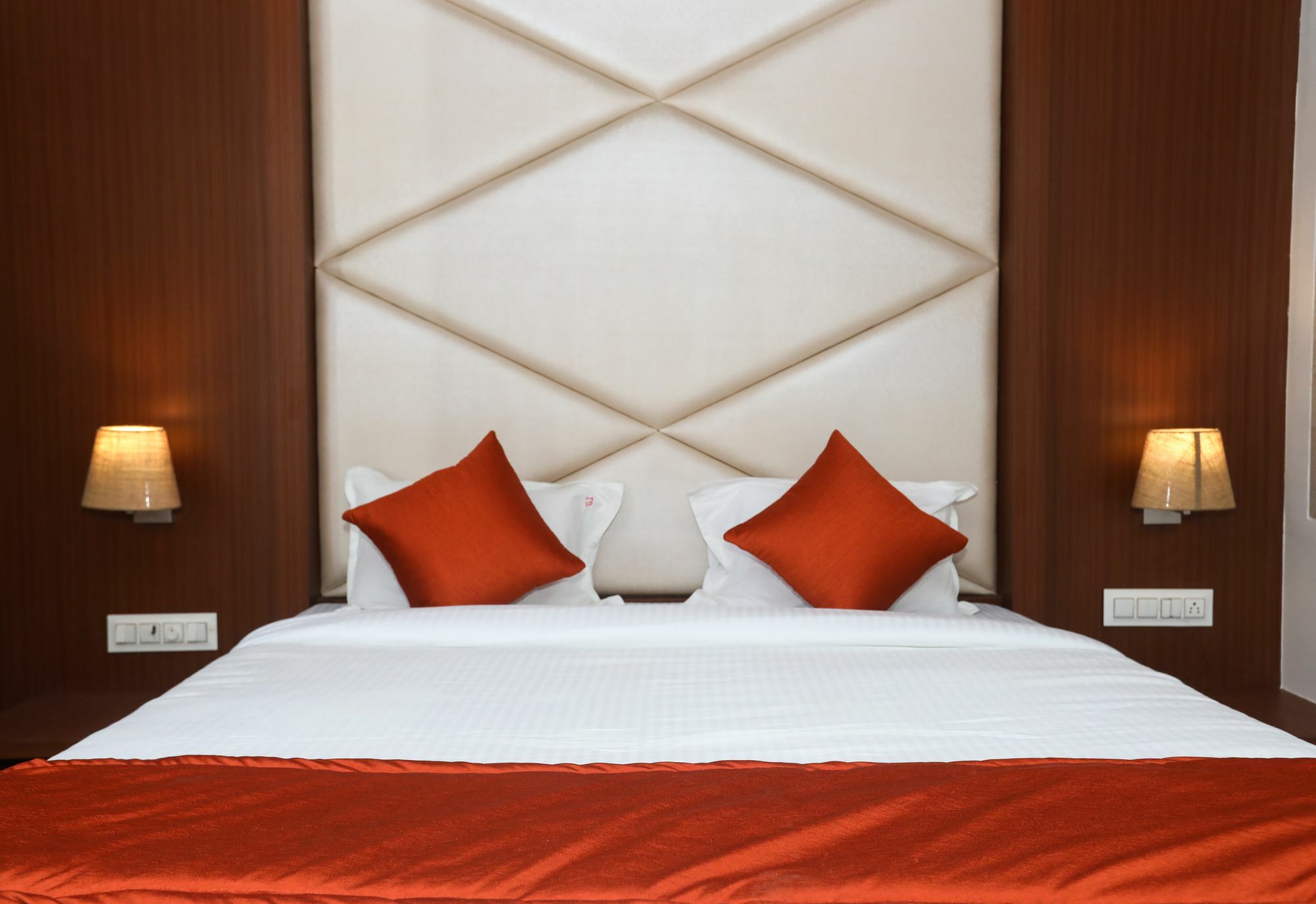 Hotel Spring Inn Мумбаи Экстерьер фото